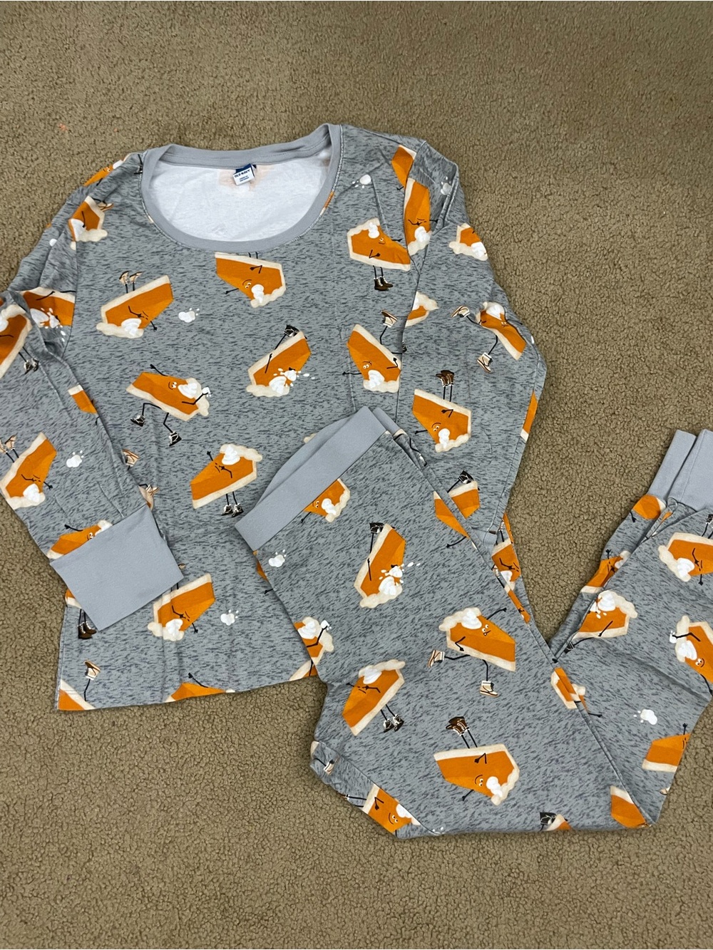 Petite women’s Gray Pumpkin Pie Print Pajama Set